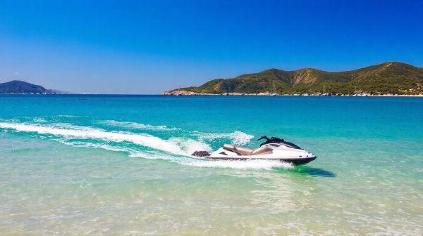 Top 5 raisons de faire du jet ski à Argelès cet été